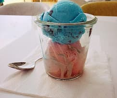 Buy 2 scoops, get 1 free